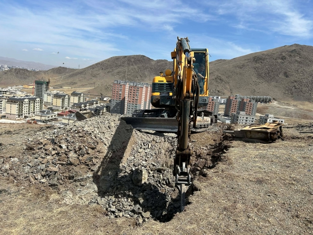 Хүүшийн аманд зөвшөөрөлгүй газар шорооны ажил явуулсан үйл ажиллагааг зогсоолоо