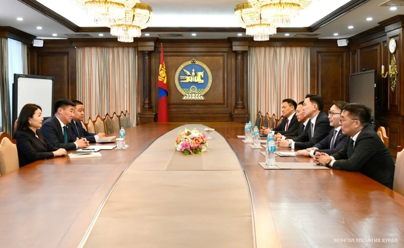 Улсын Их Хурлын дарга С.Бямбацогт парламент дахь таван намын удирдлагатай уулзаж, санал солилцлоо