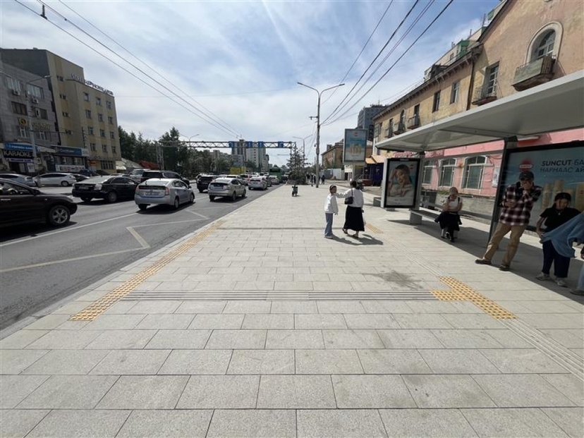 Нийслэлийн таван байршилд явган хүний зам шинэчлэх ажил үргэлжилж байна