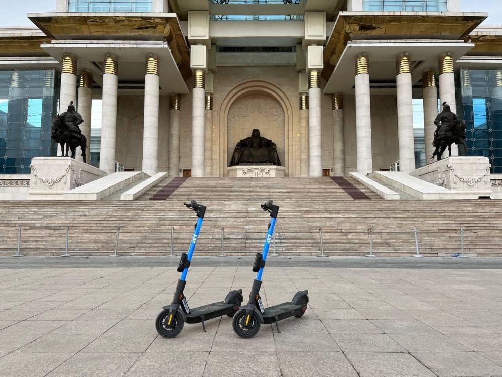 Өнөөдрөөс скүүтер, мопед явган хүний замаар зорчихгүй