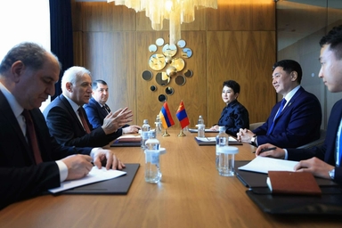 Ерөнхийлөгч У.Хүрэлсүх Армени Улсын Ерөнхийлөгч Ваган Хачатурянтай уулзлаа