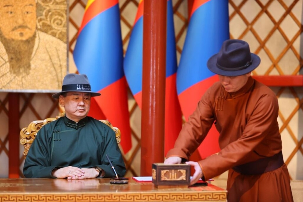 Монгол Улсын Ерөнхийлөгч У.Хүрэлсүх уламжлалт анагаах ухааныг хөгжүүлэх тухай зарлиг гаргалаа