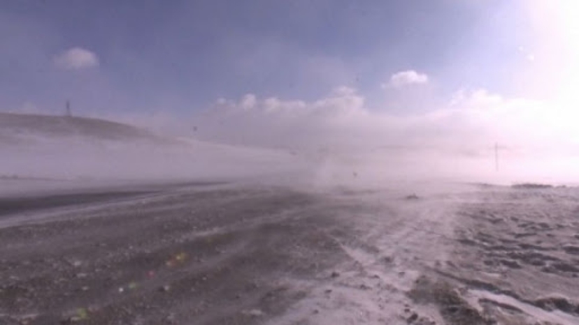 Хүчтэй салхи, шуурганы аюулт үзэгдлээс сэрэмжтэй байж, аюулгүй байдлаа хангахыг зөвлөж байна