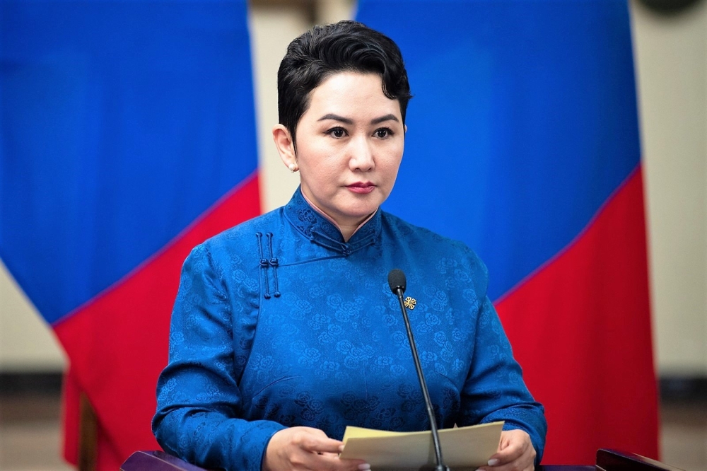 Б.Батцэцэг: Би сайд болсноосоо хойш 9 жил компани дээрээ очоогүй