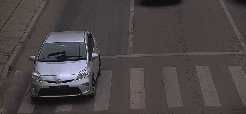 Автомашиндаа хуурамч дугаар зүүж хөдөлгөөнд оролцвол жолоодох эрхийг хасна