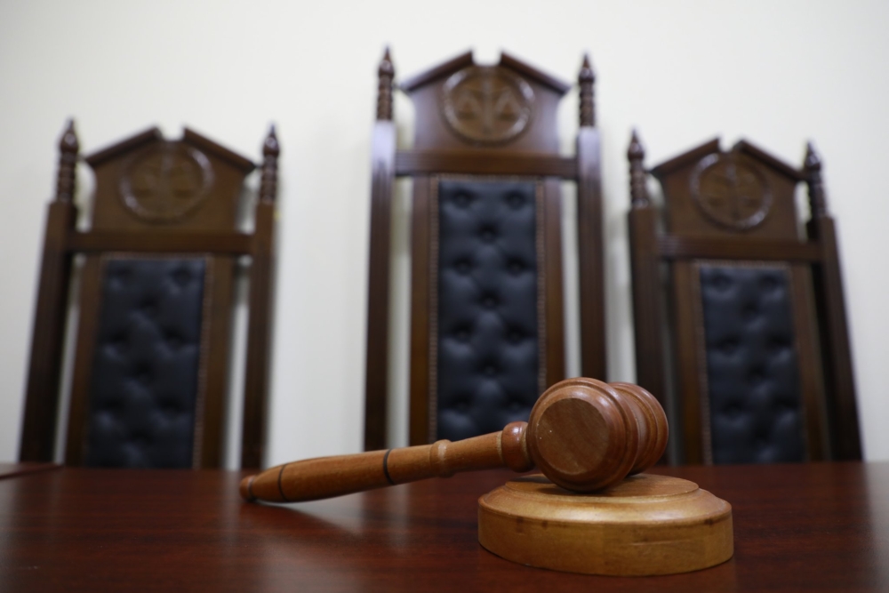 Хонь хариулж явсан эмэгтэй хүүхдийн АМЬ НАСЫГ ХОХИРООСОН этгээдэд бүх насаар нь  ХОРИХ ЯЛ ОНОГДУУЛЖЭЭ