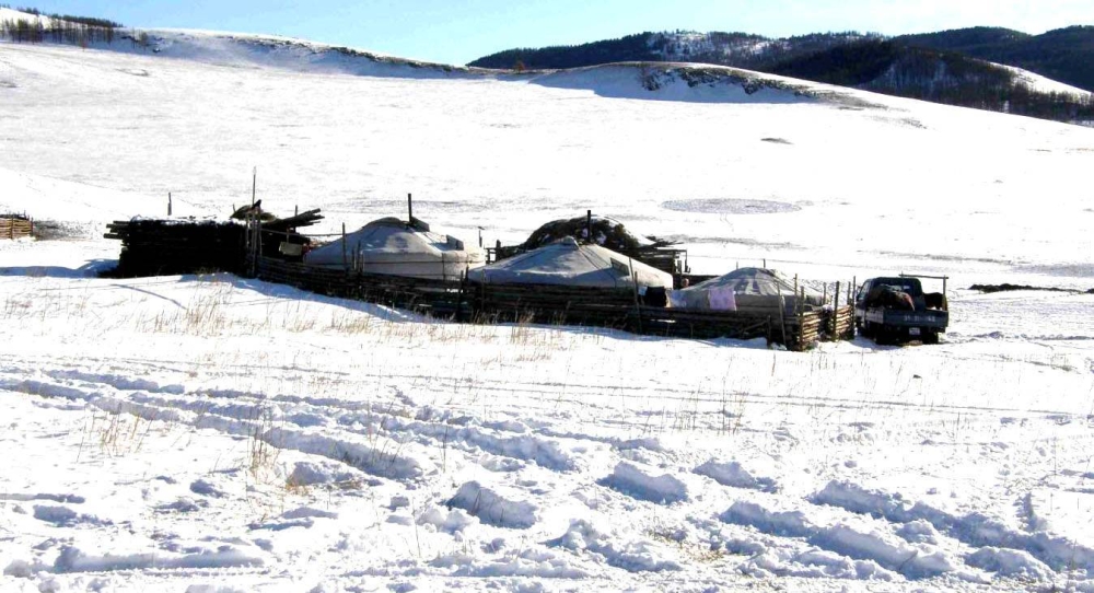 ЦУОШГ: Цасан шуурга шуурч, зам даваа хаагдах эрсдэлтэй байна