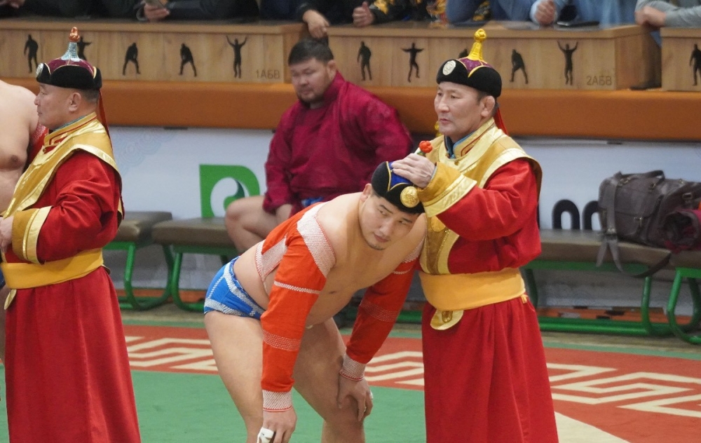 " Алтан цом"-ын өнөөдрийн барилдаан 14 цаг 30 минутад эхэлнэ