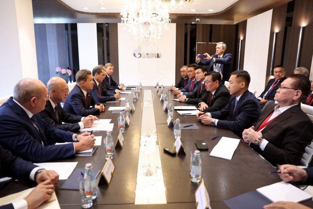 Монгол улсын засгийн газар болон "Газпром" НХН-тай хамтран ажиллах тухай санамж бичигт гарын үсэг зурлаа